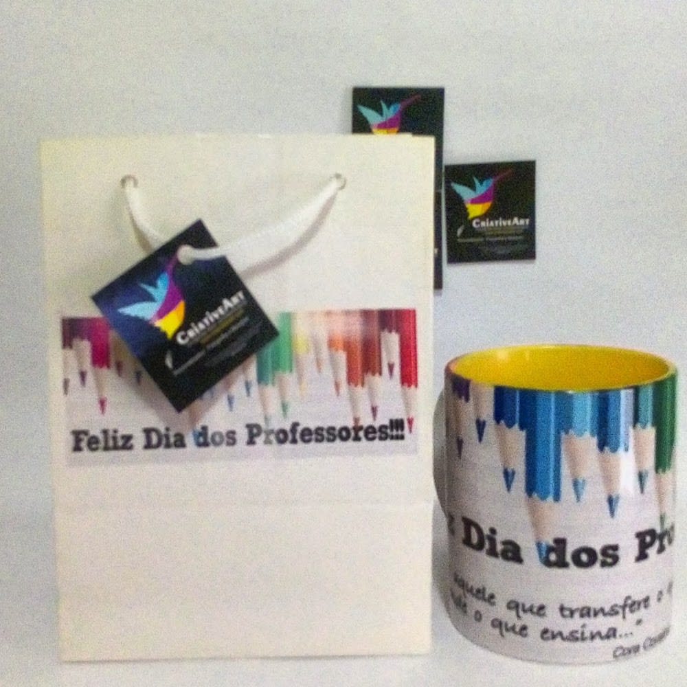 Kit presente do Dia dos Professores: sacola, caneca personalizada e tags da Criative Art